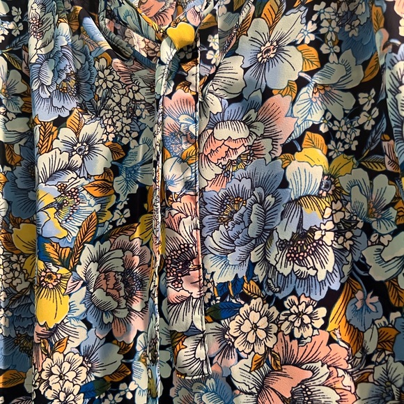 Lauren Conrad Pleated Cap Sleeve Floral Blouse - Picture 5 of 8